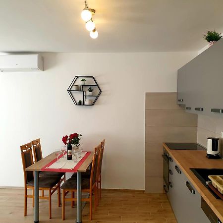 Apartment Mon Cheri-Located In A Quiet Neighbourhood Near Beaches Free Parking Пула Экстерьер фото