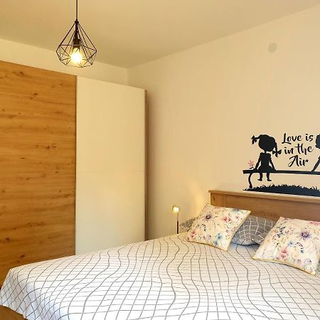 Apartment Mon Cheri-Located In A Quiet Neighbourhood Near Beaches Free Parking Пула Экстерьер фото