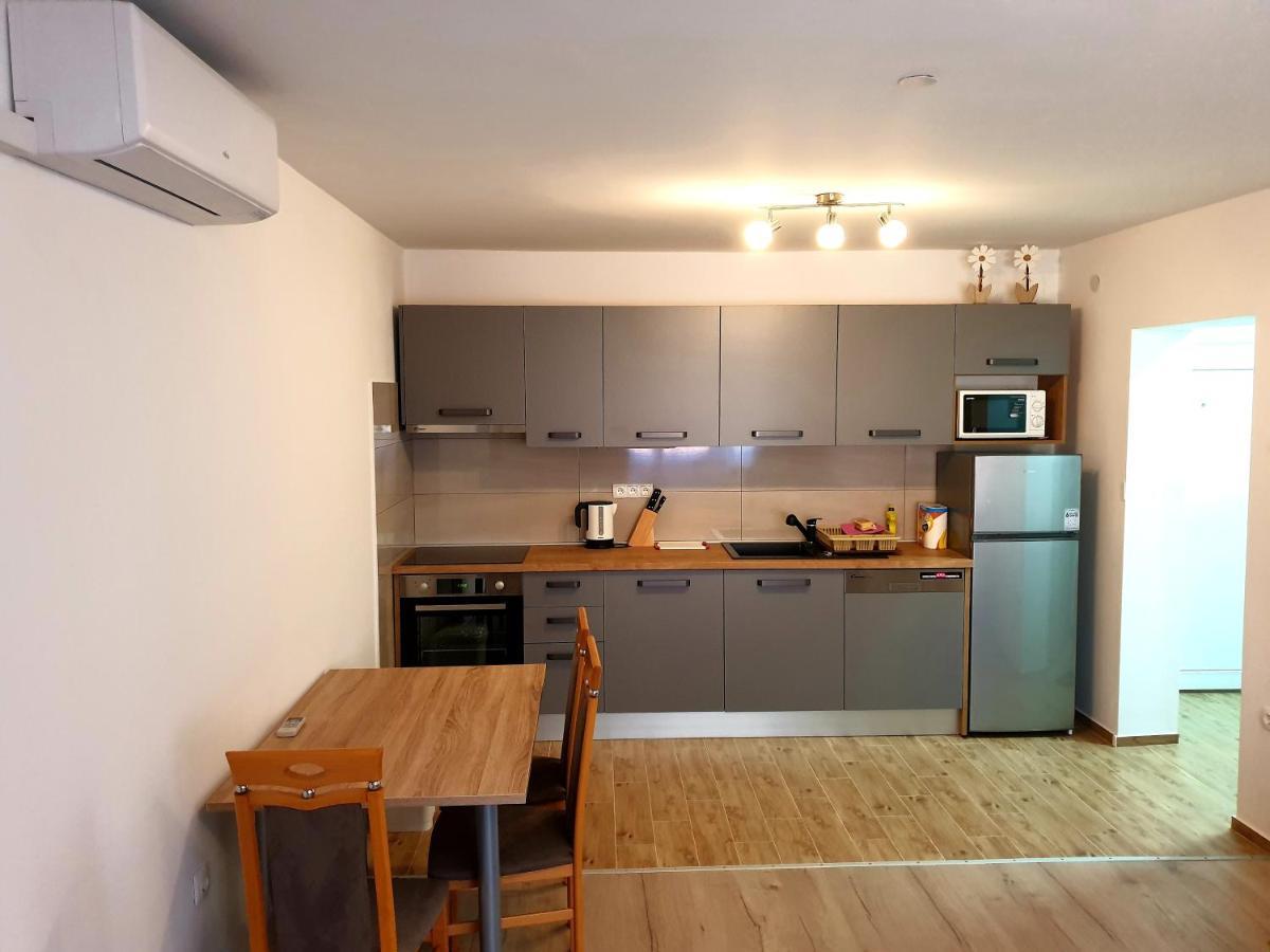 Apartment Mon Cheri-Located In A Quiet Neighbourhood Near Beaches Free Parking Пула Экстерьер фото